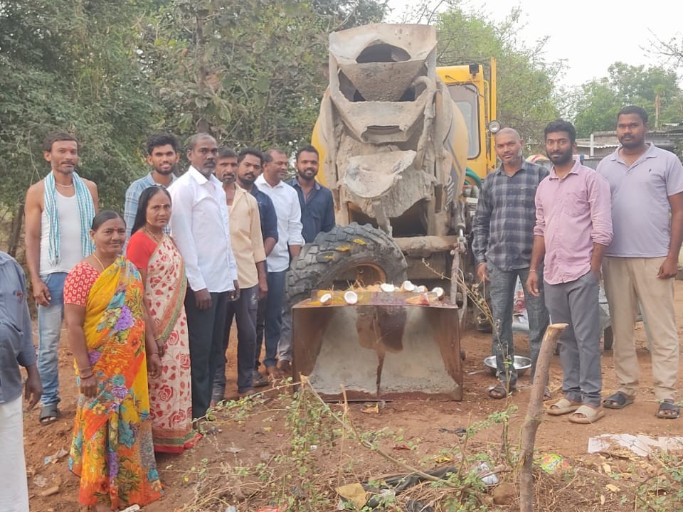 రోడ్డు పనులు ప్రారంభం