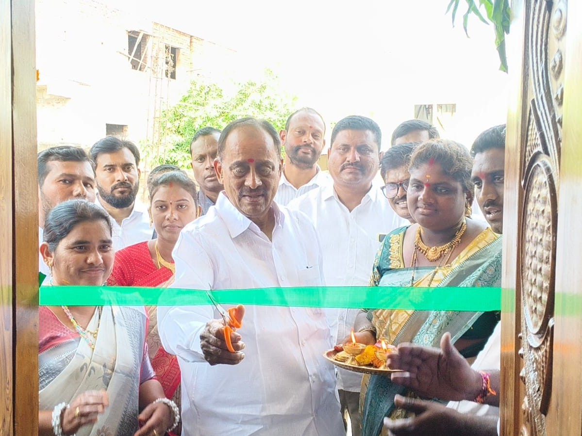 ఇందిరమ్మ ఇళ్ల ప్రారంభోత్సవంలో పాల్గొన్న MLA