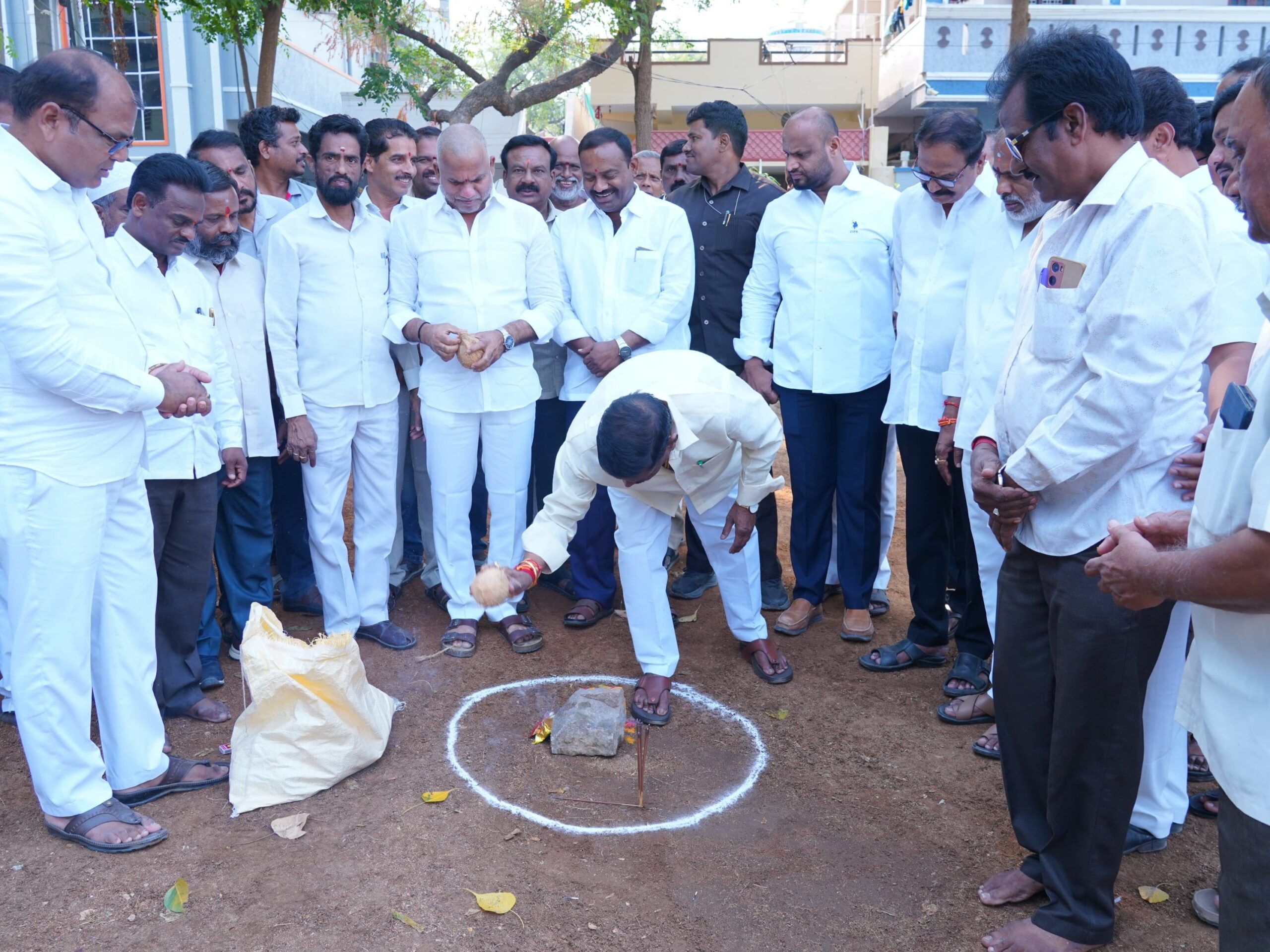 రెండు కోట్ల అభివృద్ధి పనులను ప్రారంభించిన ఎమ్మెల్యే