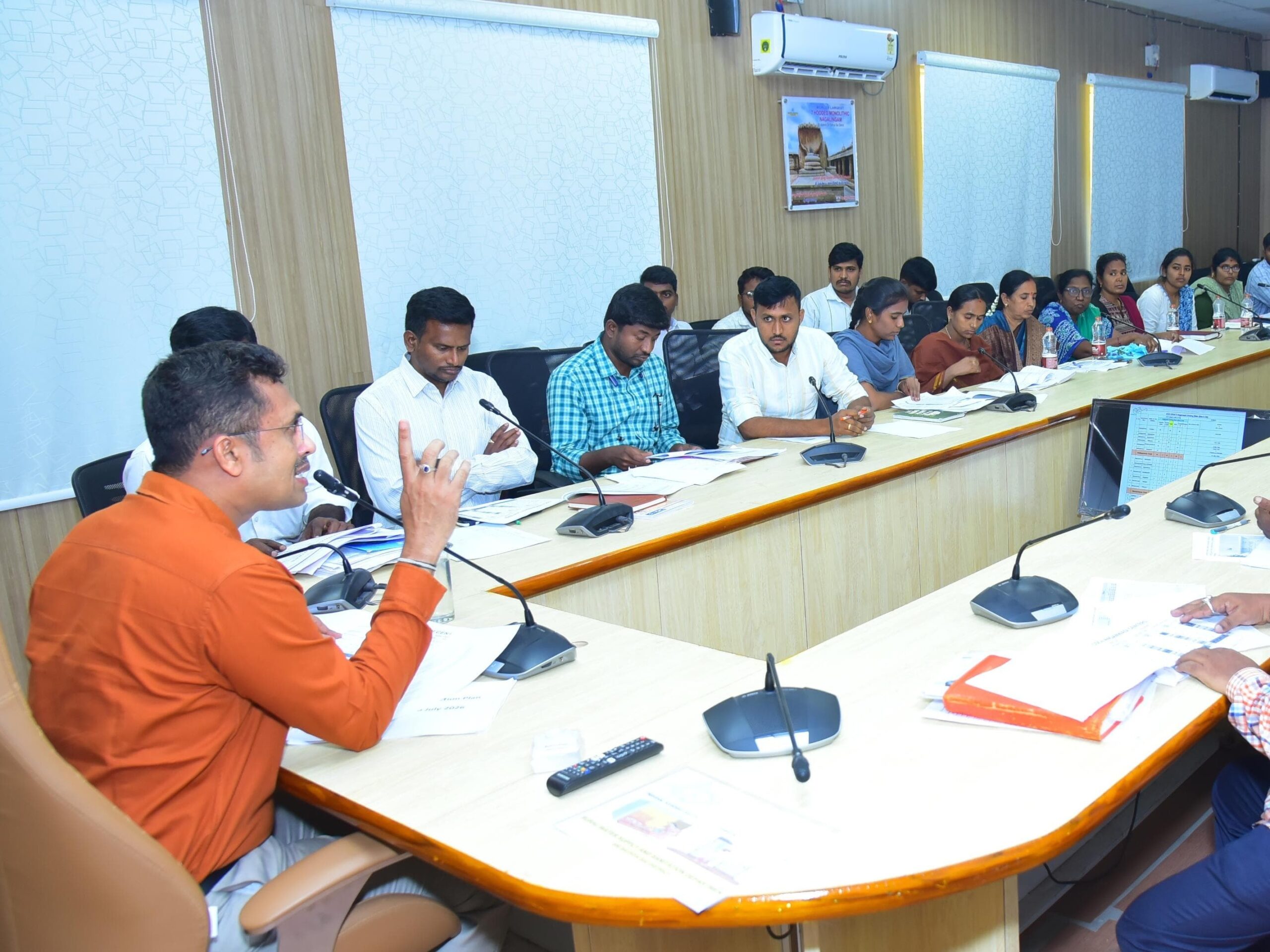 పుట్టపర్తిలో అధికారులతో కలెక్టర్ సమీక్ష