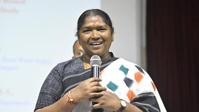 మంత్రి సీతక్కకు హమాలీ కార్మిక సంఘాల విజ్ఞప్తి