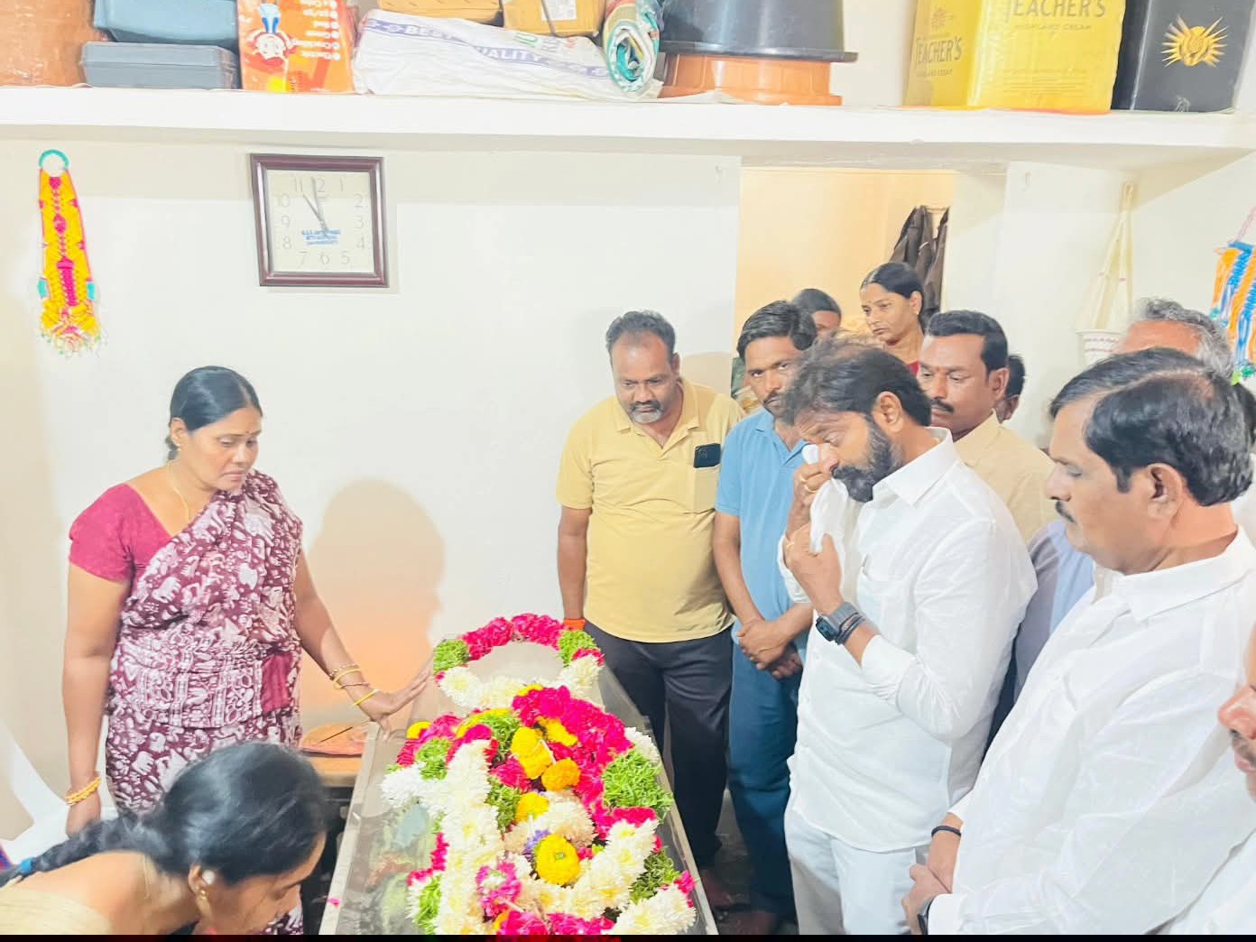 బీఆర్ఎస్ నాయకుడు మృతి.. కంటతడి పెట్టిన మాజీ మంత్రి