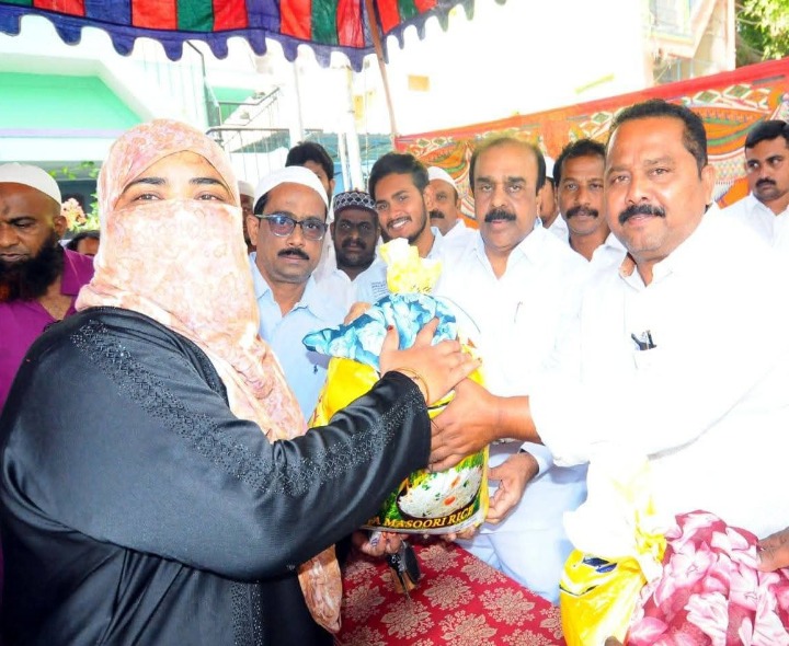 ‘అనంతపురంలో రంజాన్ తోఫా పంపిణీ’