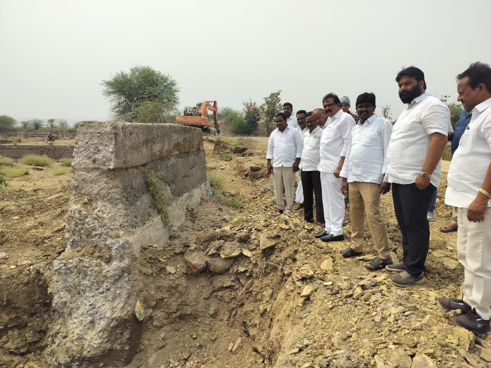 టీన్ నాలా ప్రాజెక్ట్‌ను పరిశీలించిన MLA