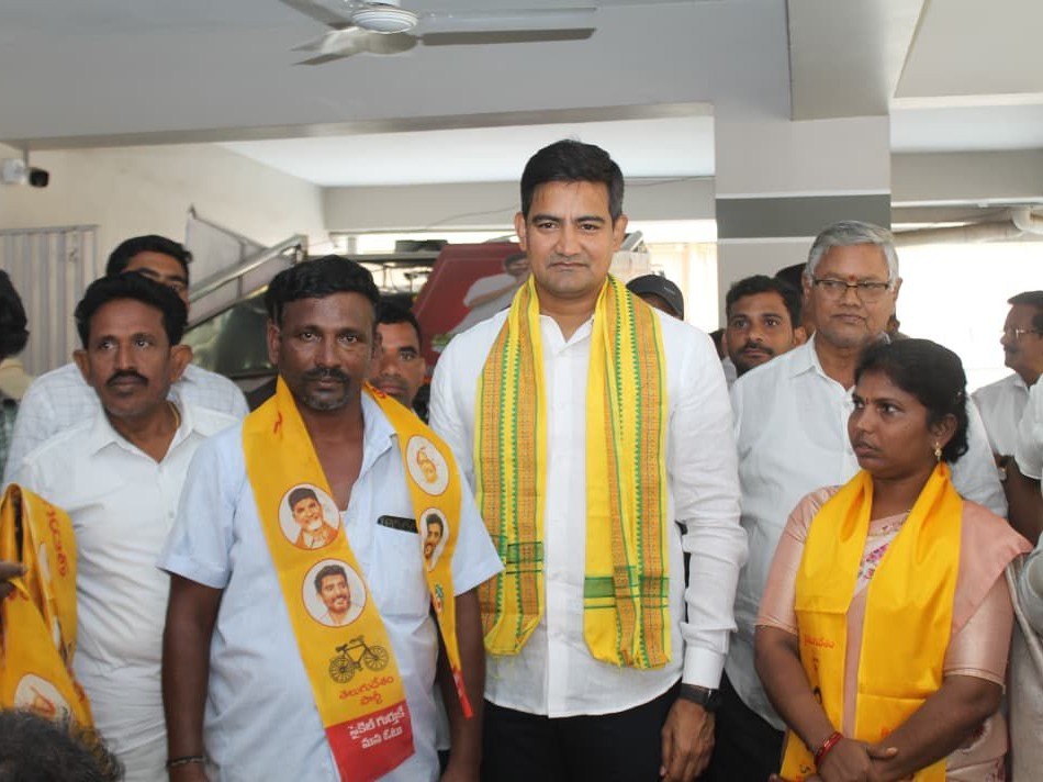 మంత్రి సమక్షంలో టీడీపీలోకి చేరికలు