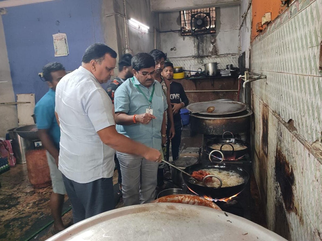 బిర్యానీ పాయింట్లపై ‘ఫుడ్ సేఫ్టీ’ దాడులు