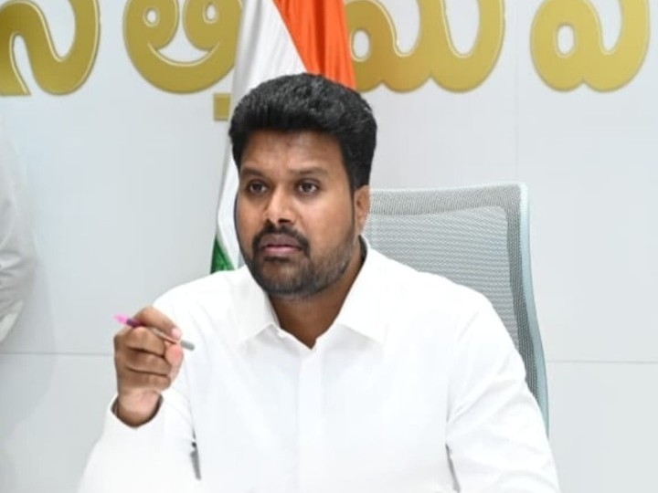 పరీక్షలు బాగా రాసి జిల్లాకు మంచి పేరు తేవాలి: కలెక్టర్