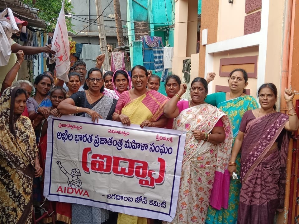 ‘గంజాయికి యువత దూరంగా ఉండాలి’