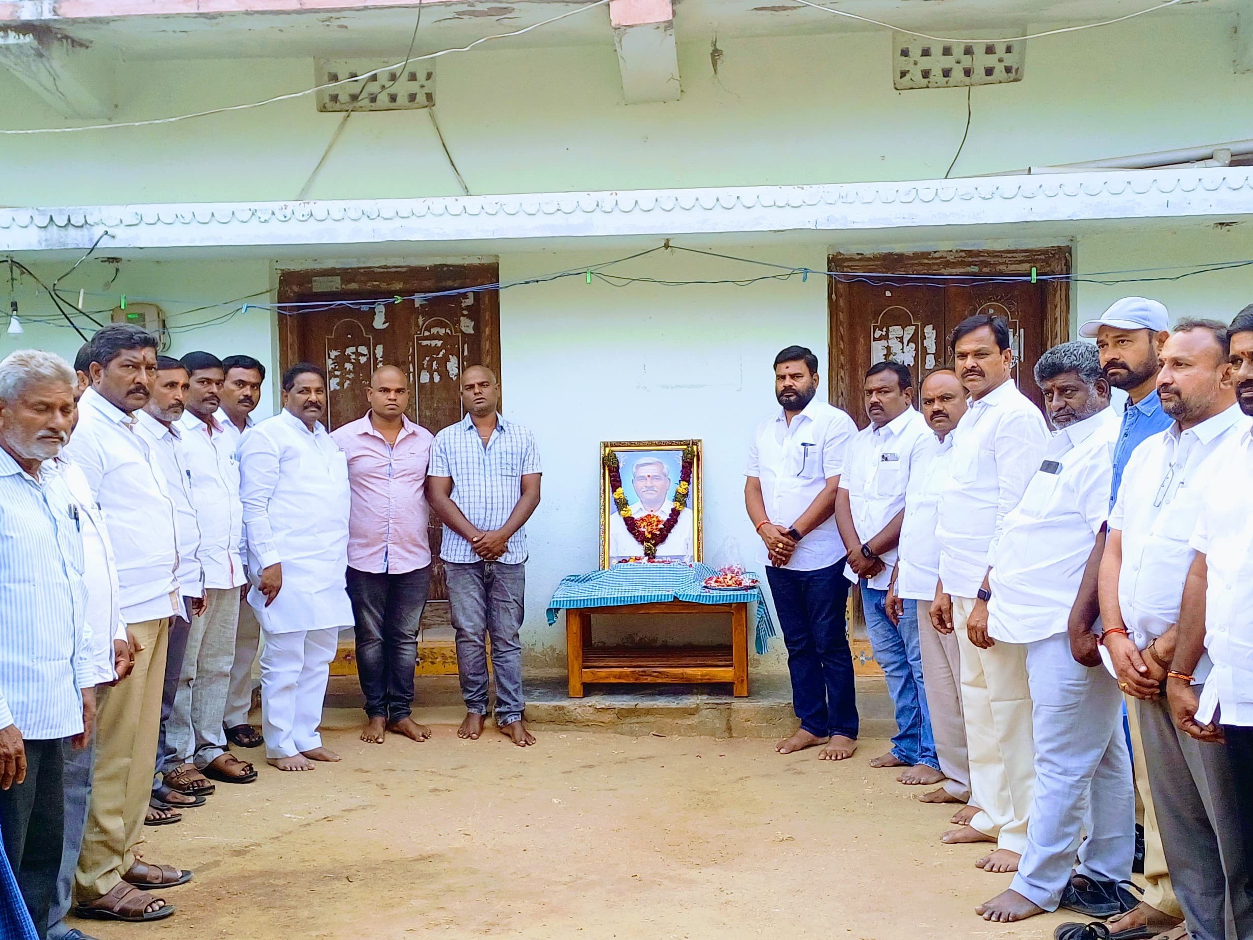 బాధిత కుటుంబాన్ని ప్రమర్శించిన MLA దొంతి