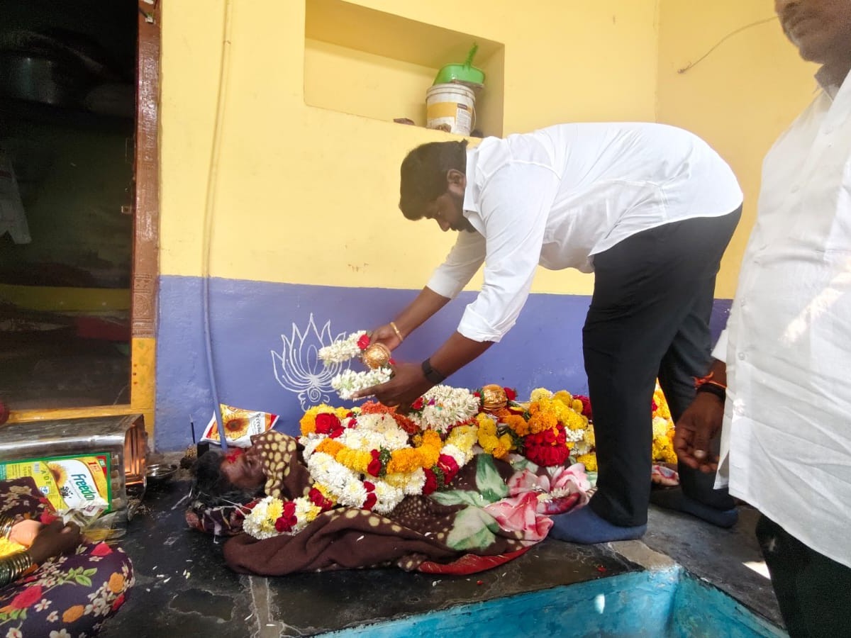 వైసీపీ నాయకుడికి మృతికి నివాళి