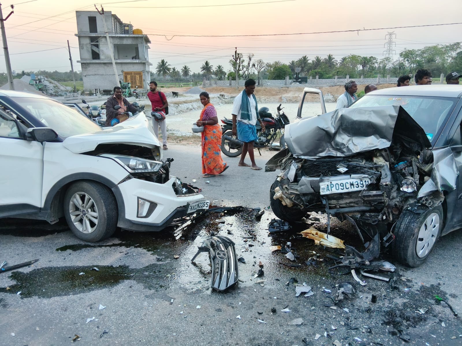 రోడ్డు ప్రమాదం.. ఐదుగురికి గాయాలు
