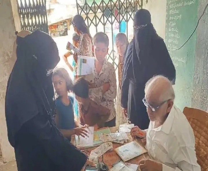 విజయనగర్ కాలనీలో రేషన్ కార్డులకు ఈ-కేవైసీ