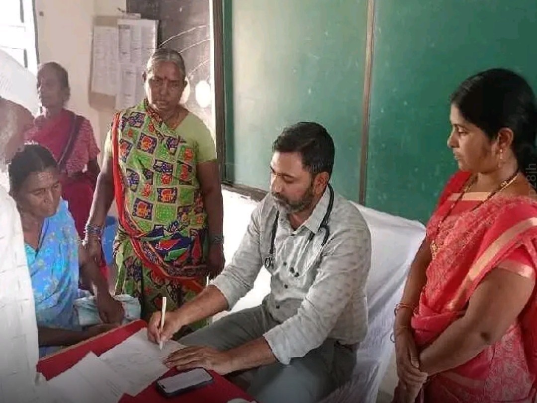 వాడపల్లిలో ఉచిత వైద్య శిబిరం.. 275 మందికి పరీక్షలు