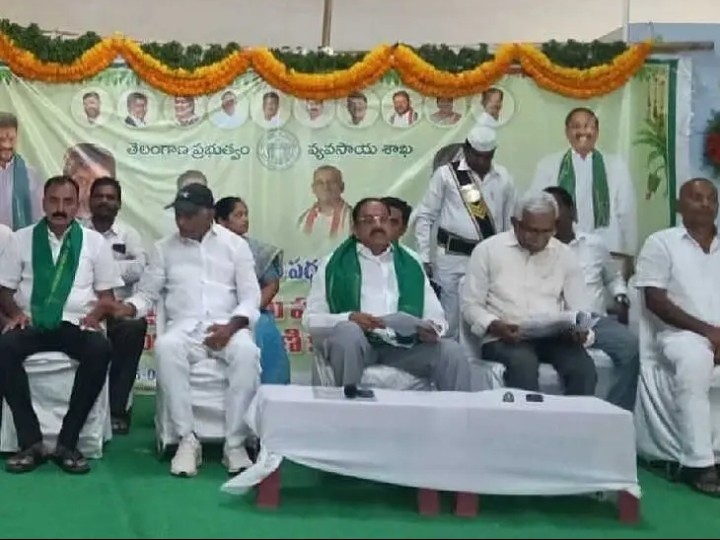 వ్యవసాయ యంత్రాలు పంపిణీ