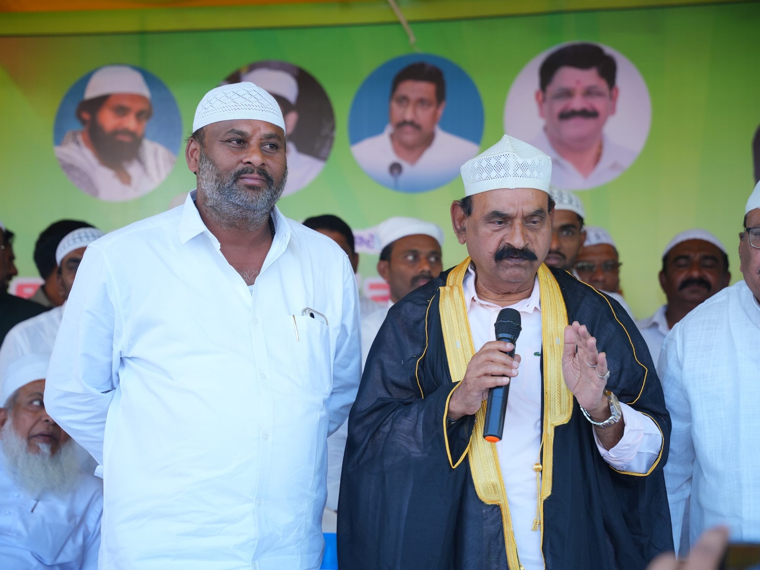 ముస్లింలతో కలిసి ఉపవాస విరమణ చేసిన మంత్రులు