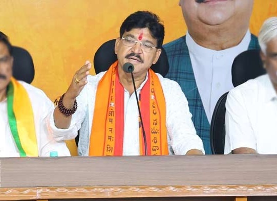 ఎమ్మెల్యేలకు డ్రగ్స్ టెస్ట్ చేయాలి: ఎమ్మెల్యే