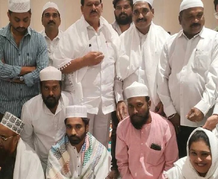 ముస్లిం సోదరులకు మాజీ ఎంపీ ఇఫ్తార్ విందు