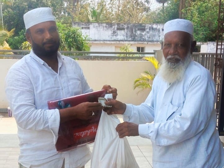 పేద ముస్లింలకు రంజాన్ తోఫా పంపిణీ