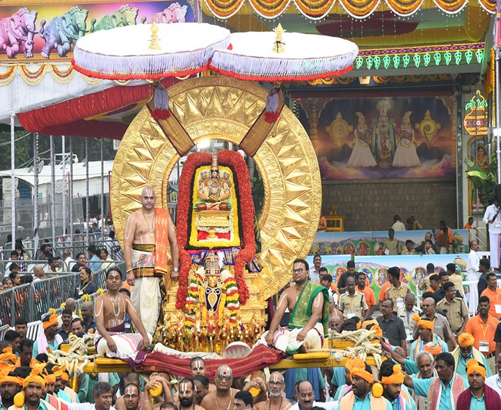 శ్రీవారి సర్వదర్శనానికి 18 గంటలు