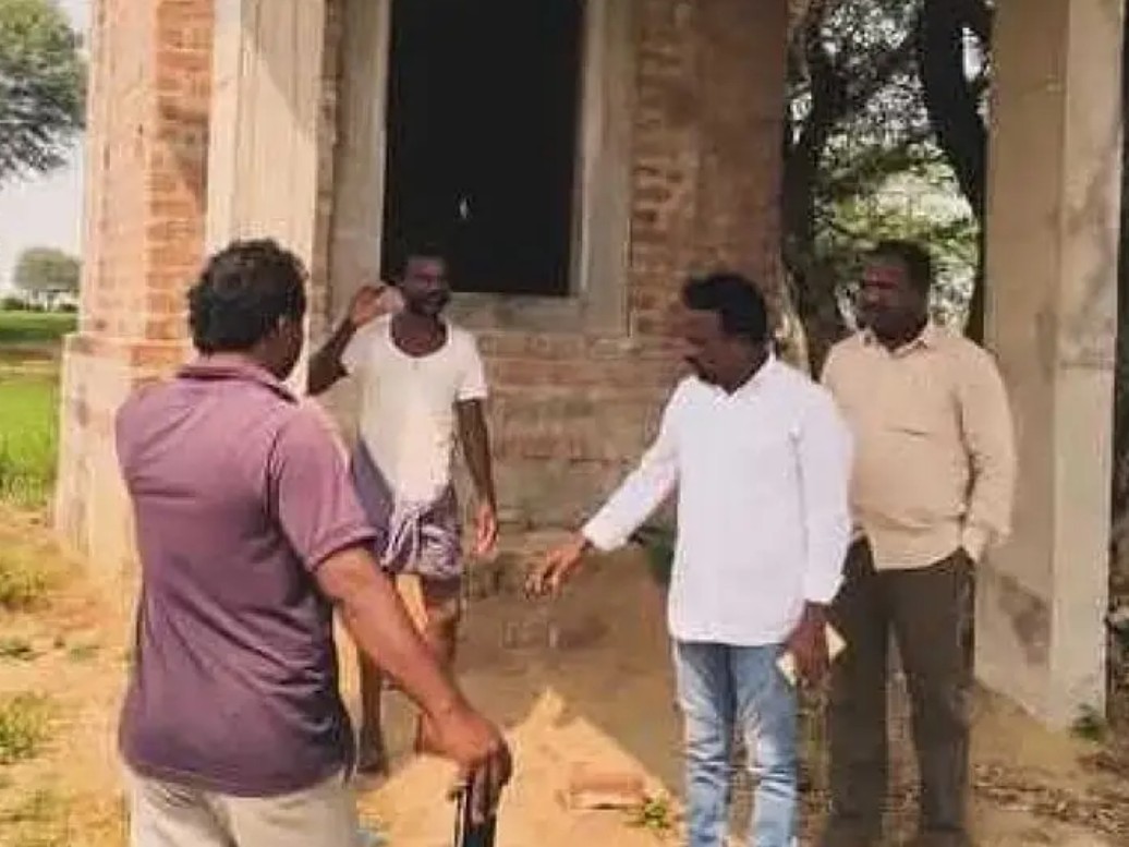 పెండింగ్ పనులను పరిశీలించిన కార్పొరేటర్