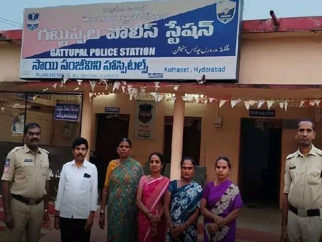 గట్టుప్పల్లో అంగన్వాడీ వర్కర్ల అరెస్ట్