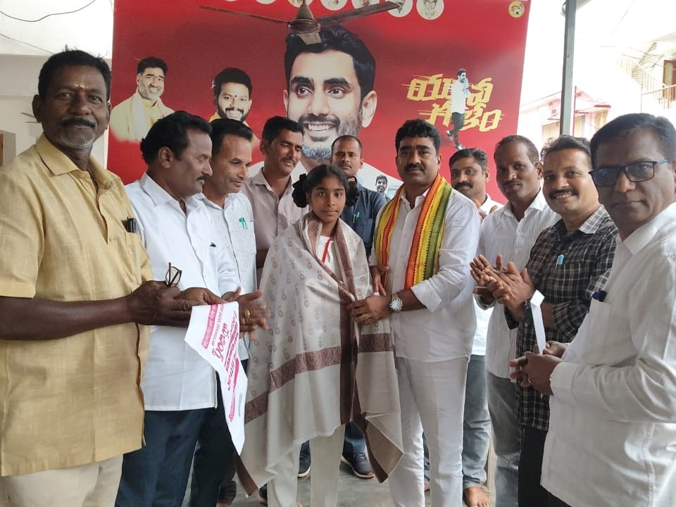 ఆమనికి ఎమ్మెల్యే అభినందనలు