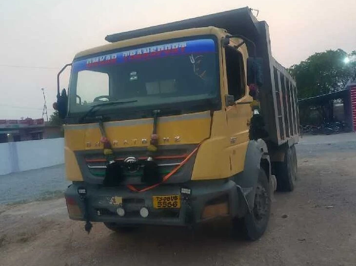 అక్రమ మొరం రవాణా.. టిప్పర్ స్వాధీనం