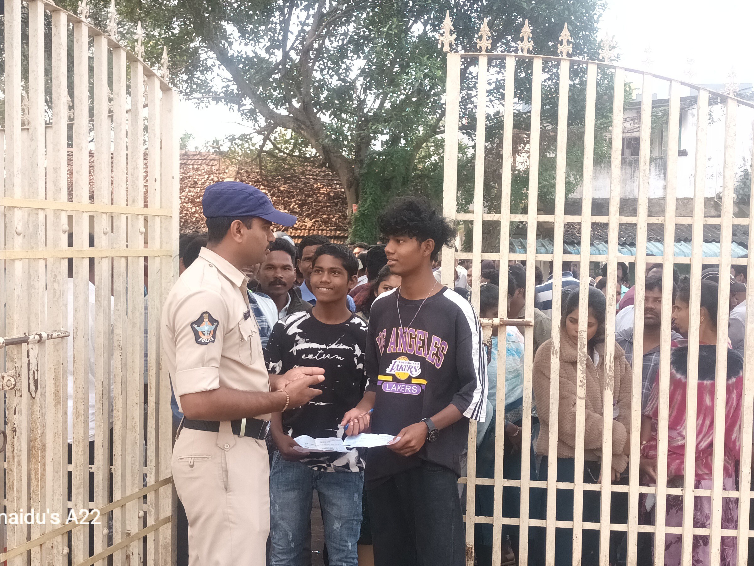 పటిష్ట బందోబస్తు నడుమ పది పరీక్షలు