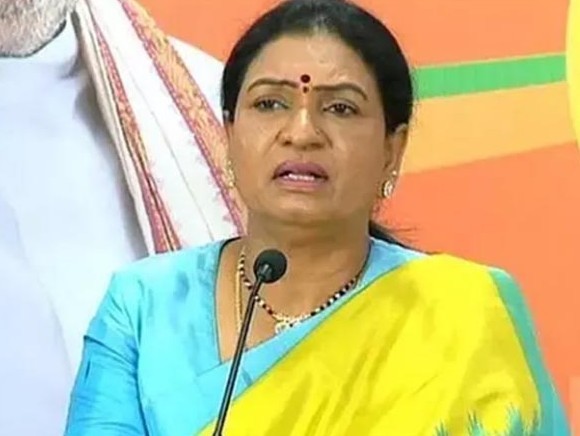 జిల్లాలో తక్కువ ధరలకు అందుబాటులో చీరలు: ఎంపీ