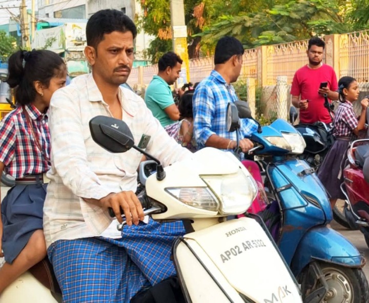 జిల్లాలో ప్రారంభమైన ఒంటి పూట బడులు