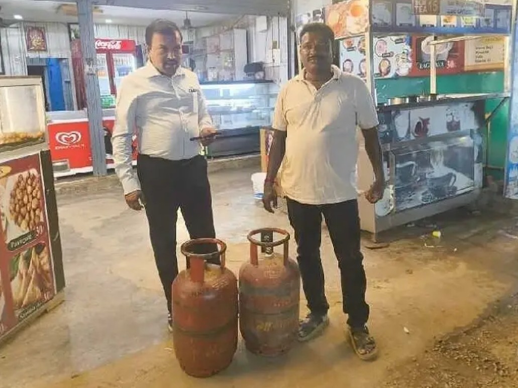 హోటళ్లపై దాడులు.. 42 సిలిండర్లు సీజ్