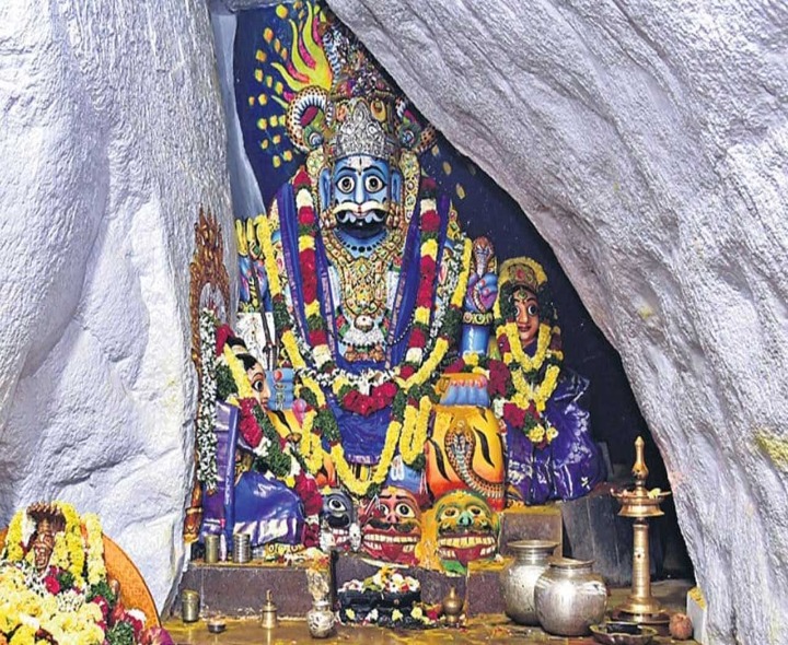 కొమురవెల్లి మల్లన్న ఆలయానికి పోటెత్తిన భక్తులు