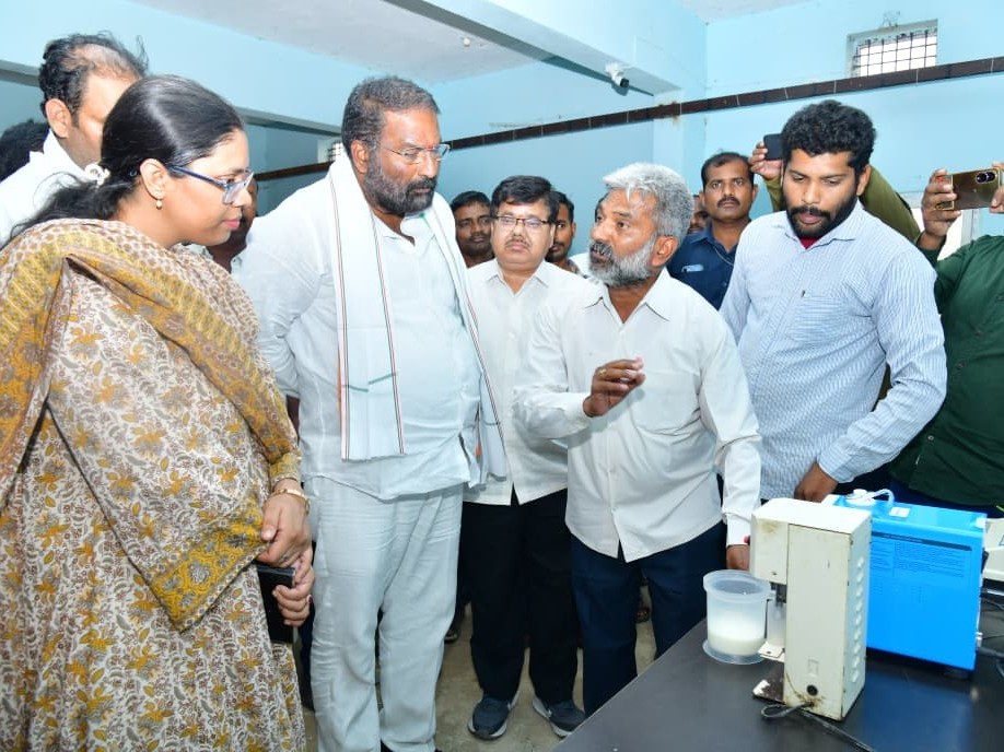 బోయినపల్లి విజయ డైరీని సందర్శించిన మంత్రి