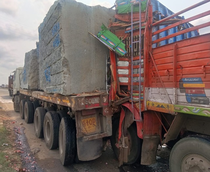 జాతీయ రహదారి పై రోడ్డు ప్రమాదం