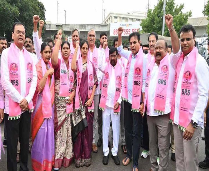 గన్‌పార్క్ వద్ద నివాళులర్పించిన బీఆర్ఎస్ నేతలు