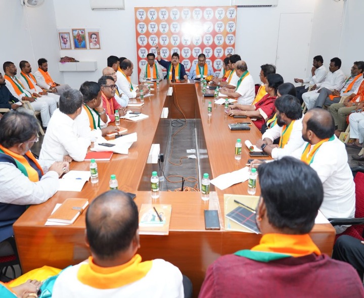 ‘ప్రజా సమస్యలపై రాజీలేని పోరాటం చేయాలి’