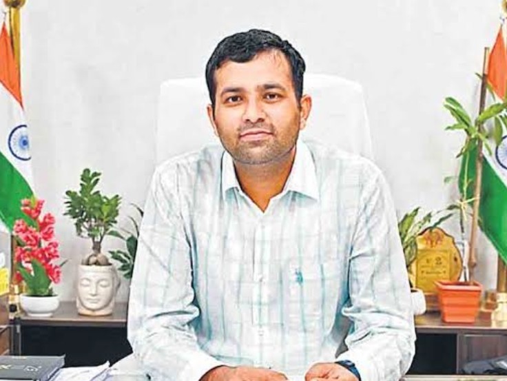 నూతన కలెక్టర్‌గా బాధ్యతలు స్వీకరించిన ప్రతీక్ జైన్