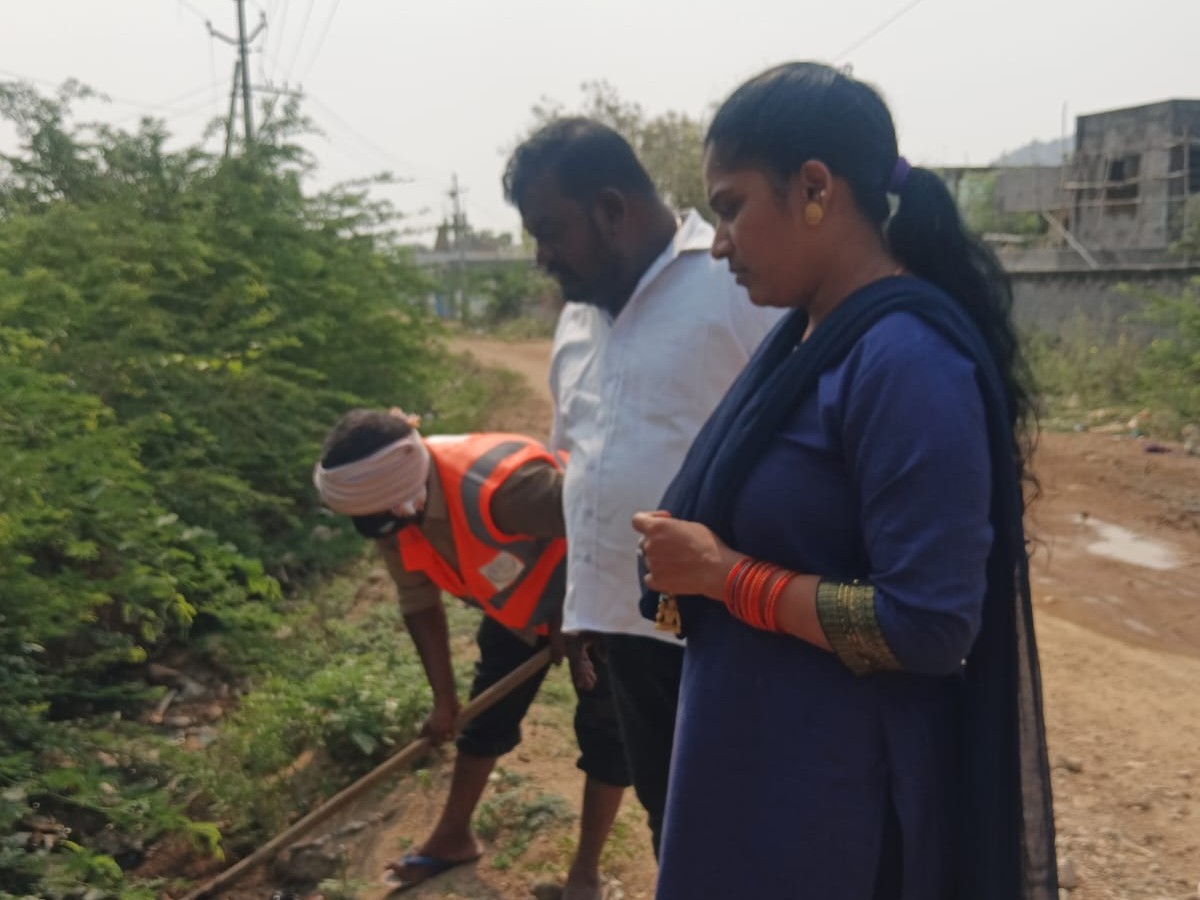 3వ వార్డులో ముమ్మరంగా పారిశుధ్య పనులు