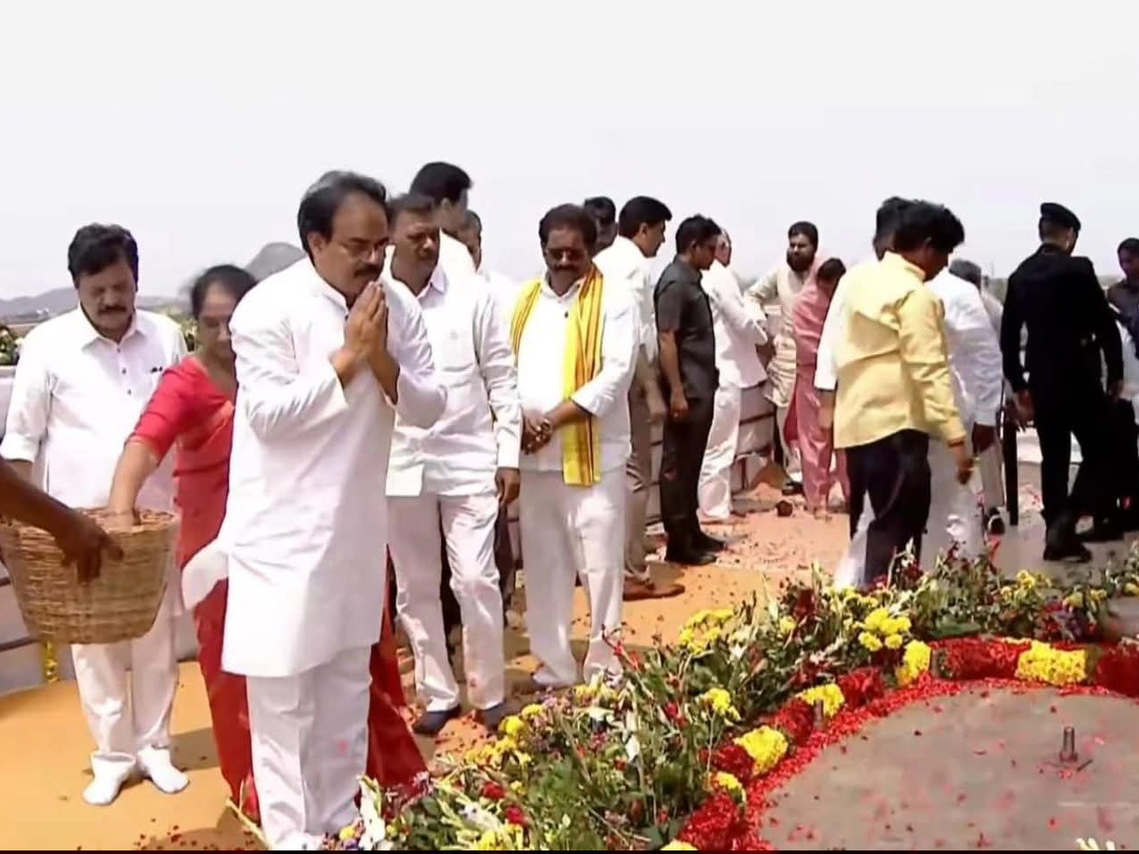 అమరజీవికి మంత్రి నాదెండ్ల మనోహర్ ఘన నివాళి