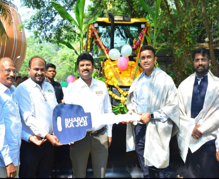 చెరువుల పూడికతీతకు కొత్త జేసీబీ ప్రారంభం