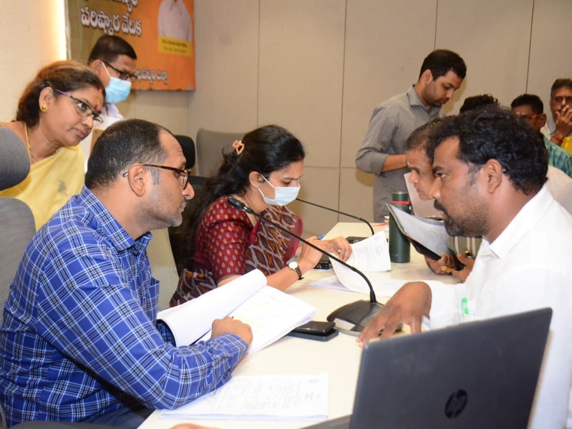 పీజీఆర్ఎస్‌లో ప్రజల వినతులు స్వీకరించిన కలెక్టర్