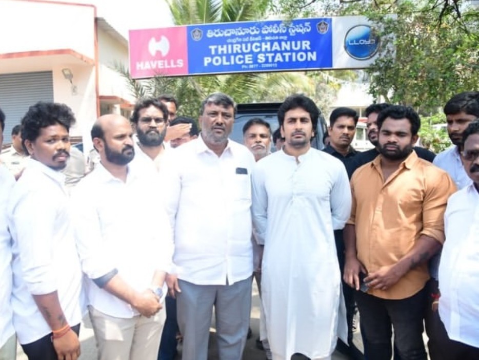 తిరుచానూరు పోలీస్ స్టేషన్ లో ఉద్రిక్తత