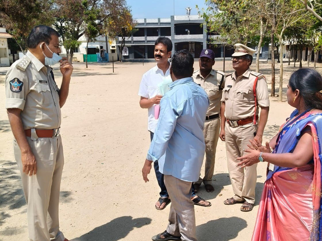 చిత్తూరు ఎస్డీపీఓ పరీక్షా కేంద్రాల తనిఖీ