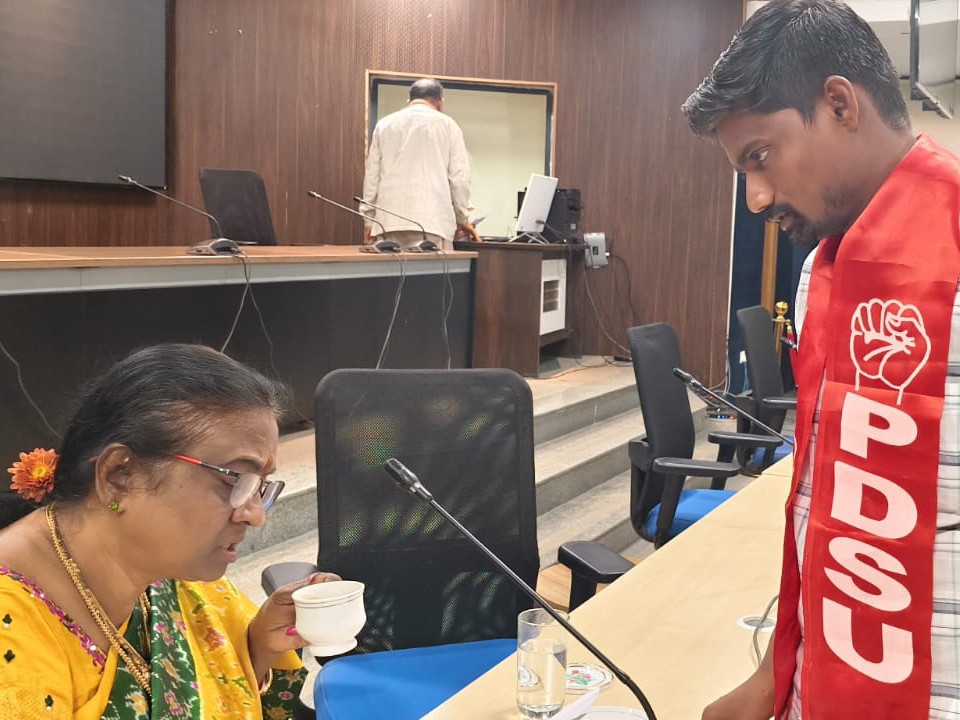 ఏటీడీవో సత్యవతిపై చర్యలు తీసుకోవాలని వినతి