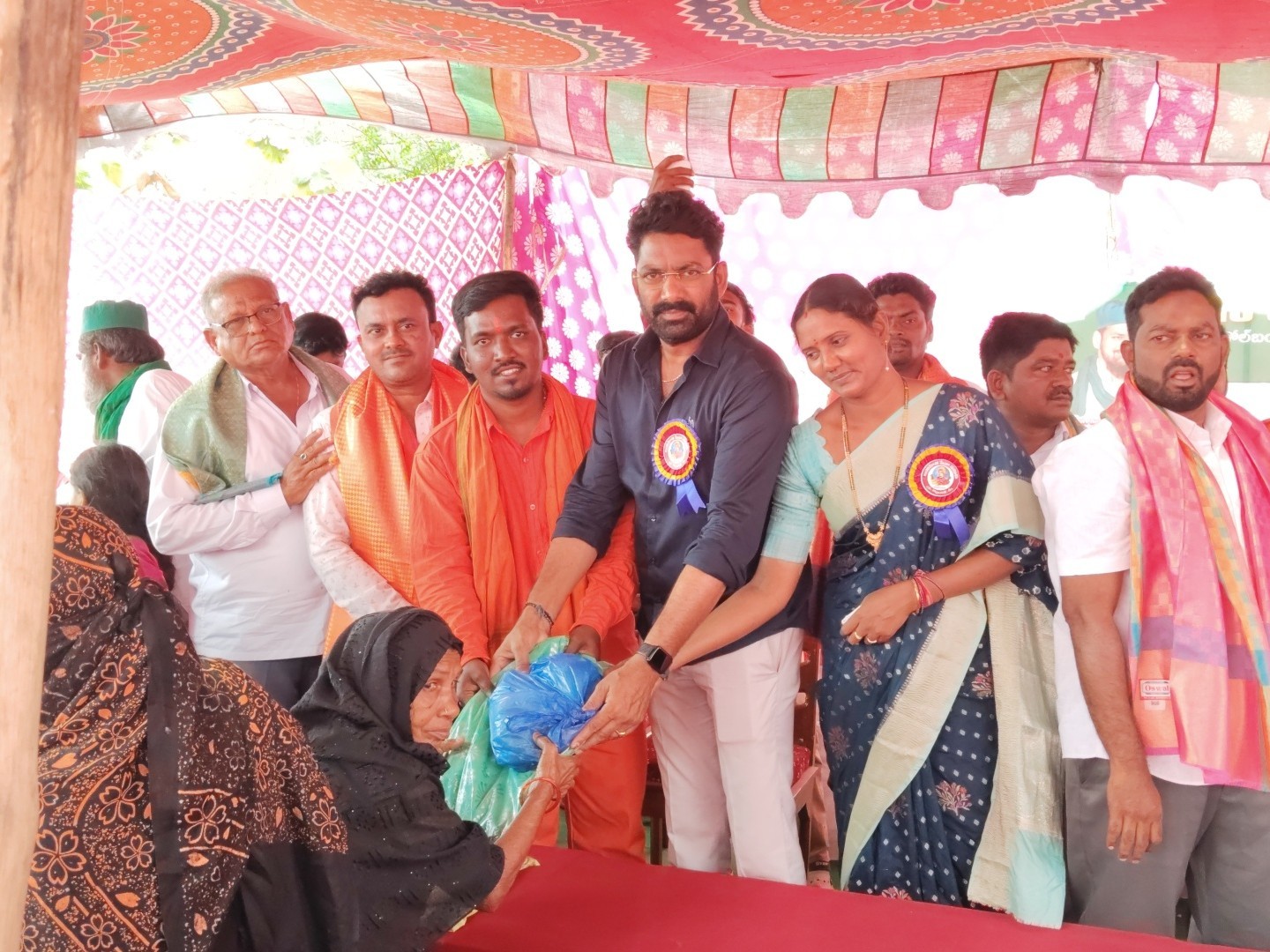 రంజాన్ తోఫా పంపిణీ చేసిన మున్సిపల్ ఛైర్ పర్సన్