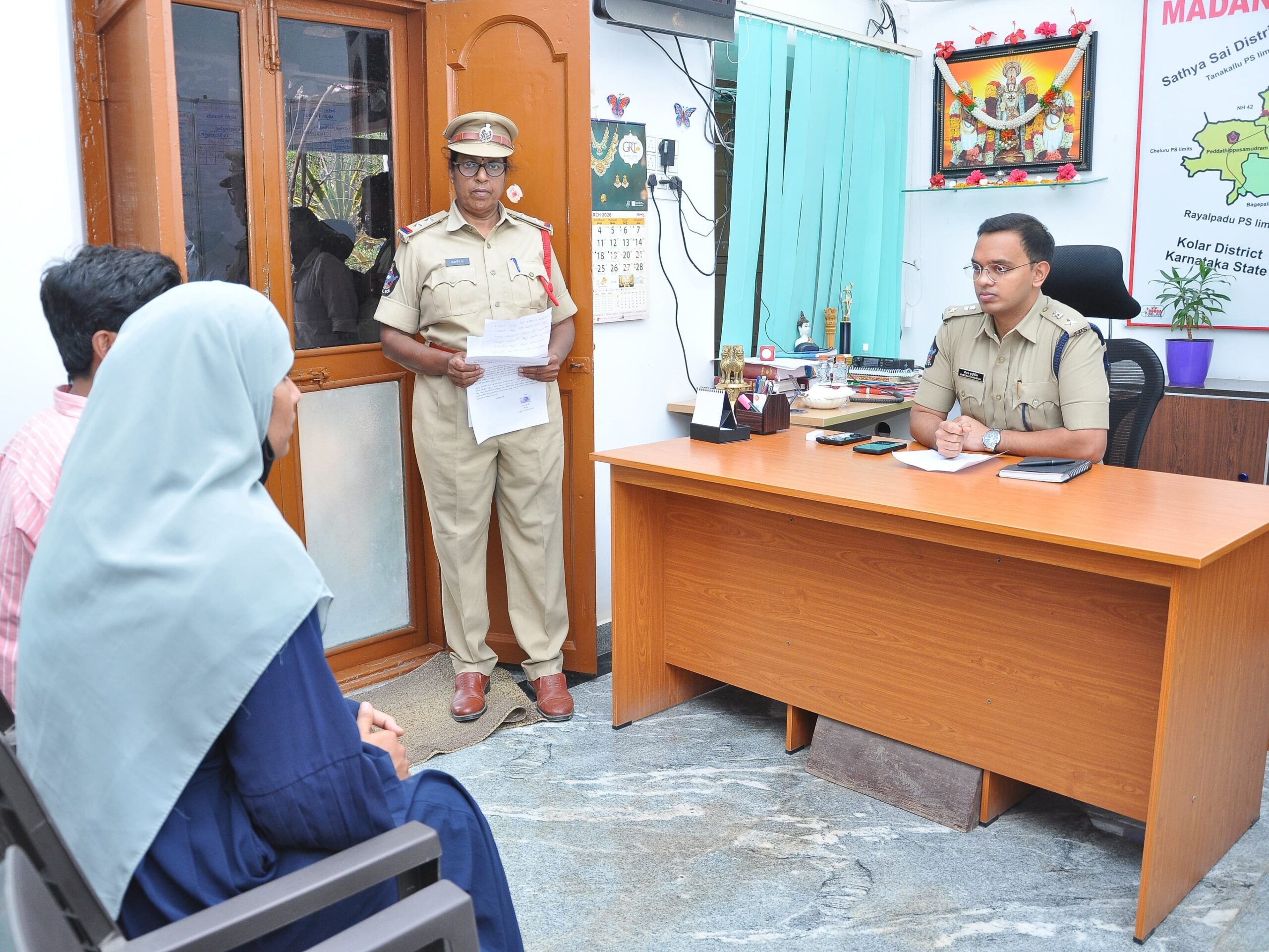 ‘పీజీఆర్ఎస్ ఫిర్యాదుల పరిష్కారంలో ఆలస్యం చేయొద్దు’