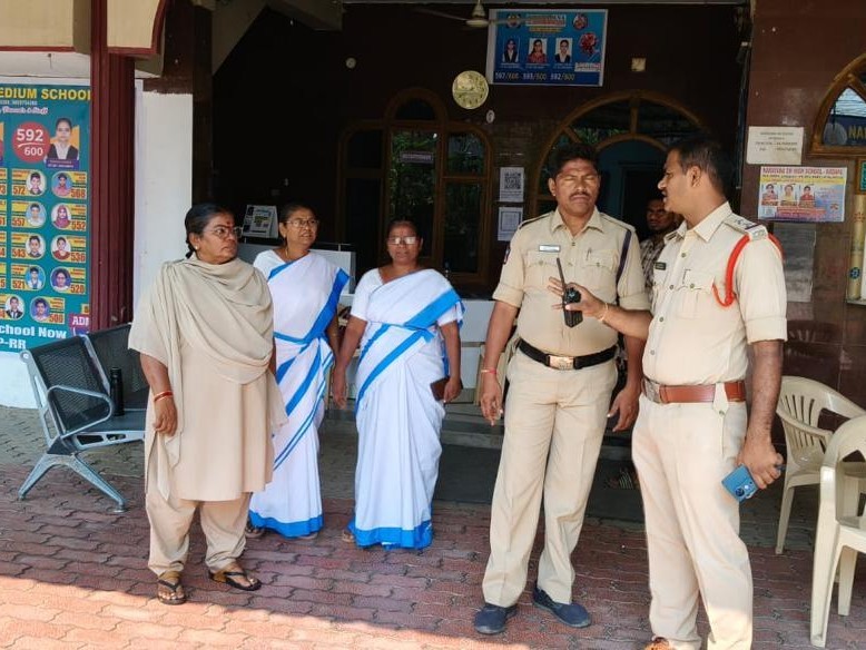 పరీక్షా కేంద్రాల వద్ద కట్టుదిట్టమైన బందోబస్త్