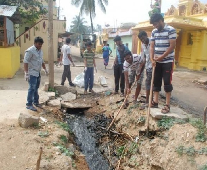 జిల్లాలో ముమ్మరంగా కాలువల శుభ్రత పనులు