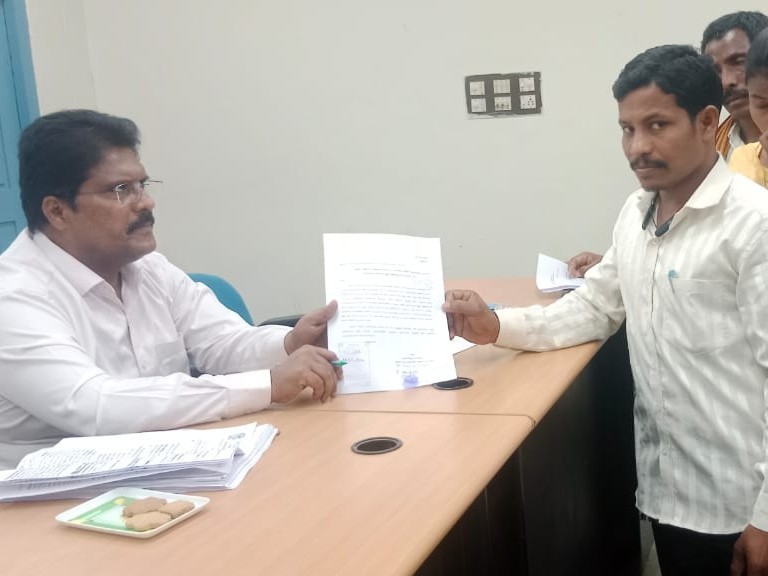 వంతెన పునర్నిర్మాణం చేయాలని వినతి