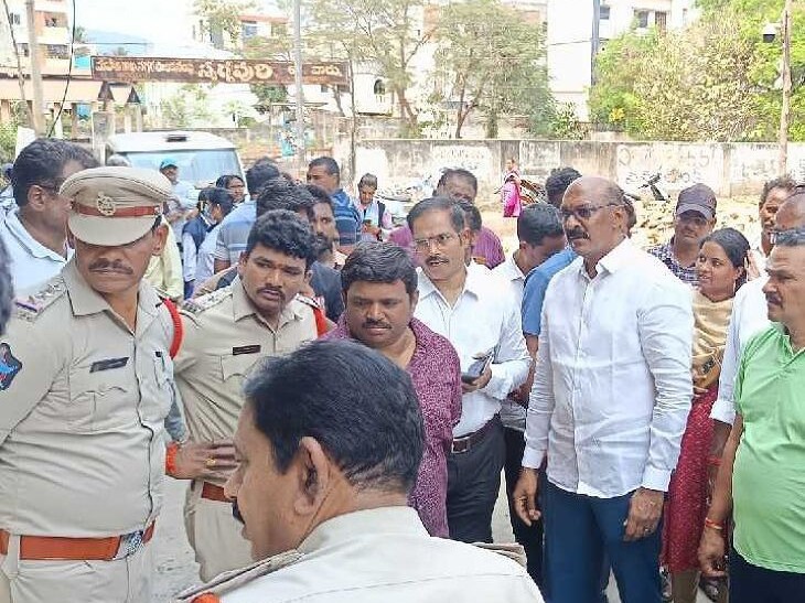 పేలుడు స్థలాన్ని పరిశీలించిన ప్రభుత్వ విప్